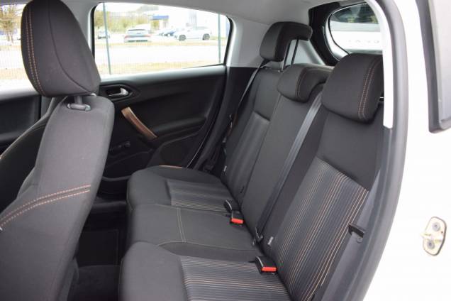 PEUGEOT 208 1.6 HDI 92 CV 5 PORTES URBAN SOUL / 61500 KMS 11 PEUGEOT 208 1.6 HDI 92 CV 5 PORTES URBAN SOUL / 61500 KMS 11