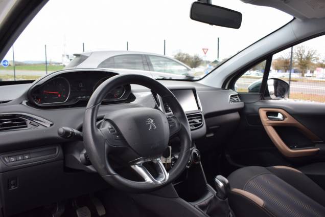 PEUGEOT 208 1.6 HDI 92 CV 5 PORTES URBAN SOUL / 61500 KMS 12 PEUGEOT 208 1.6 HDI 92 CV 5 PORTES URBAN SOUL / 61500 KMS 12