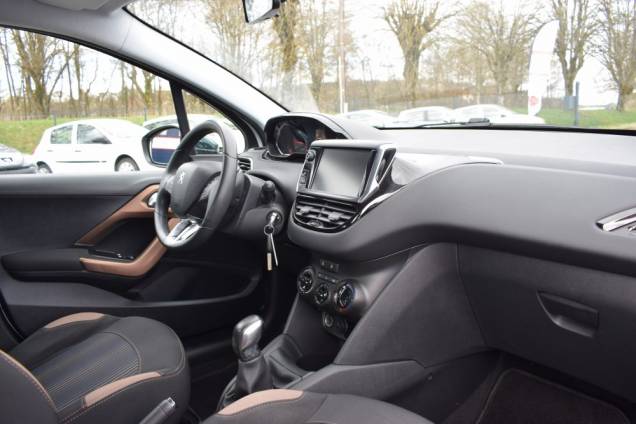 PEUGEOT 208 1.6 HDI 92 CV 5 PORTES URBAN SOUL / 61500 KMS 14 PEUGEOT 208 1.6 HDI 92 CV 5 PORTES URBAN SOUL / 61500 KMS 14