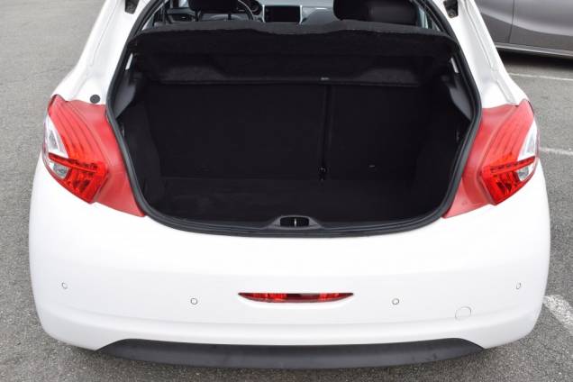 PEUGEOT 208 1.6 HDI 92 CV 5 PORTES URBAN SOUL / 61500 KMS 15 PEUGEOT 208 1.6 HDI 92 CV 5 PORTES URBAN SOUL / 61500 KMS 15