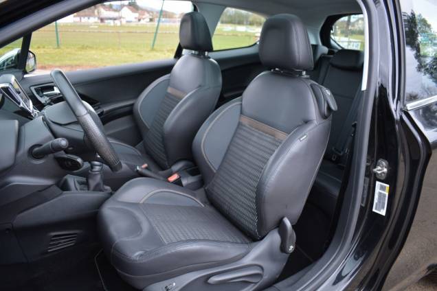 PEUGEOT 208 FELINE 1.6 VTI 120 CV / 76850 KMS / JBL / TOIT PANORAMIQUE / SIEGES AVANT CHAUFFANTS 12