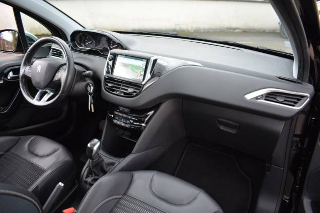 PEUGEOT 208 FELINE 1.6 VTI 120 CV / 76850 KMS / JBL / TOIT PANORAMIQUE / SIEGES AVANT CHAUFFANTS 19