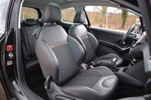 PEUGEOT 208 FELINE 1.6 VTI 120 CV / 76850 KMS / JBL / TOIT PANORAMIQUE / SIEGES AVANT CHAUFFANTS 20