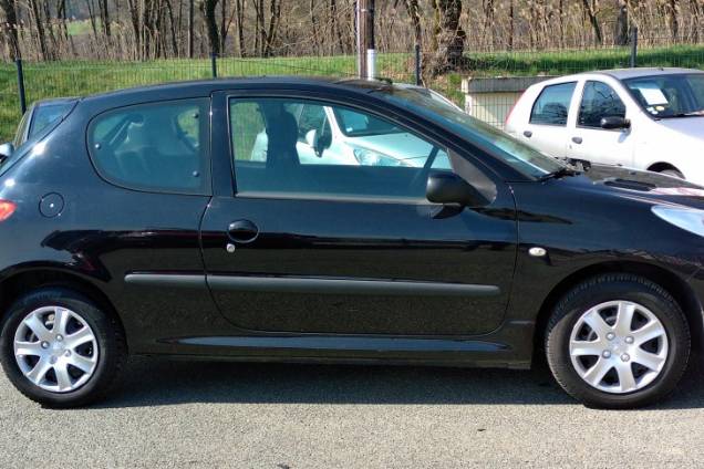 PEUGEOT 206+ 1.1 60 CV / 1ère MAIN / 75900 KMS 9