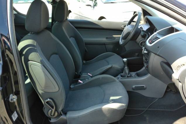 PEUGEOT 206+ 1.1 60 CV / 1ère MAIN / 75900 KMS 12