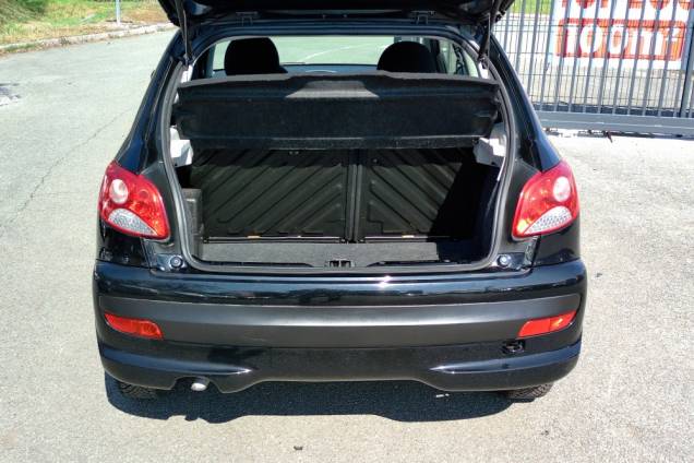 PEUGEOT 206+ 1.1 60 CV / 1ère MAIN / 75900 KMS 18