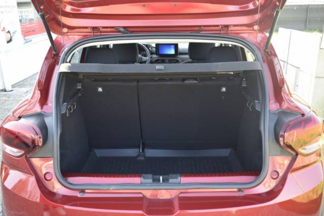 DACIA SANDERO ESSENTIEL 90 CV BVM 16 DACIA SANDERO ESSENTIEL 90 CV BVM 16