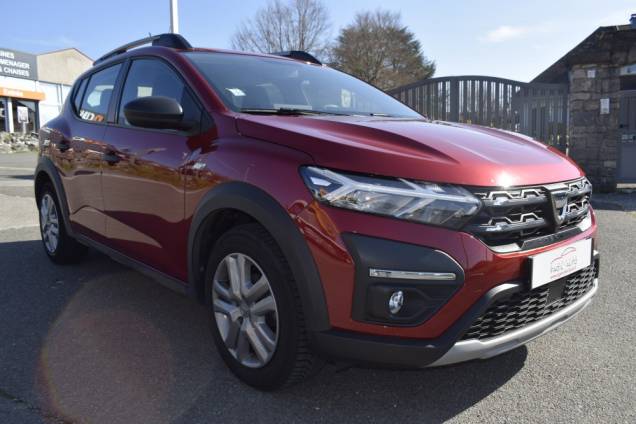 DACIA SANDERO ESSENTIEL 90 CV BVM 2 DACIA SANDERO ESSENTIEL 90 CV BVM 2