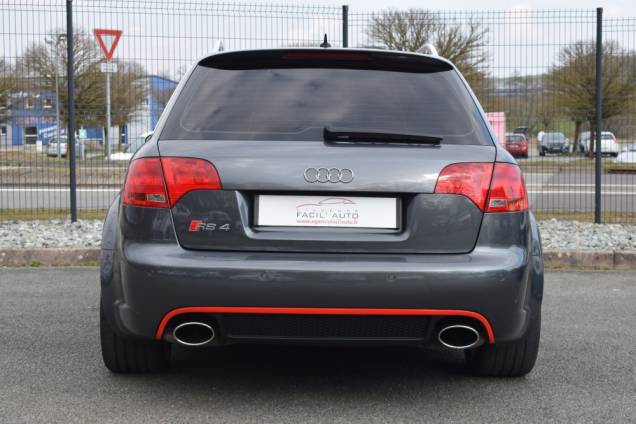 AUDI RS4 AVANT B7 4.2 V8 420 CV BVM6 / PACK F1 / PACK CARBONE / DISQUES CERAMIQUE / SYSTEME  BOSE 6