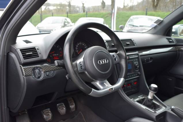 AUDI RS4 AVANT B7 4.2 V8 420 CV BVM6 / PACK F1 / PACK CARBONE / DISQUES CERAMIQUE / SYSTEME  BOSE 12