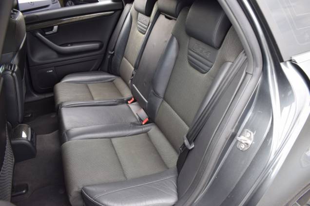 AUDI RS4 AVANT B7 4.2 V8 420 CV BVM6 / PACK F1 / PACK CARBONE / DISQUES CERAMIQUE / SYSTEME  BOSE 17