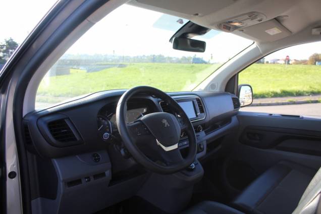 PEUGEOT EXPERT ASPHALT STANDART 2.0 BLUEHDI 180 CV EAT8 / 1ER MAIN / ORIGINE FRANCE 8 PEUGEOT EXPERT ASPHALT STANDART 2.0 BLUEHDI 180 CV EAT8 / 1ER MAIN / ORIGINE FRANCE 8