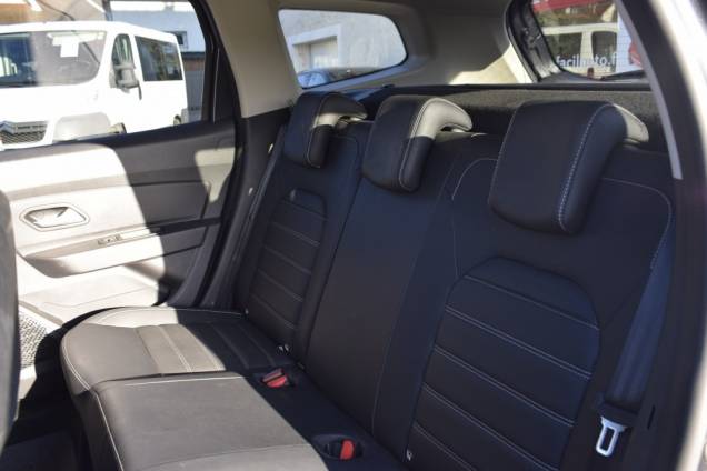 DACIA DUSTER PRESTIGE 4X4 1.5 DCI 115 CV BVM 17 DACIA DUSTER PRESTIGE 4X4 1.5 DCI 115 CV BVM 17