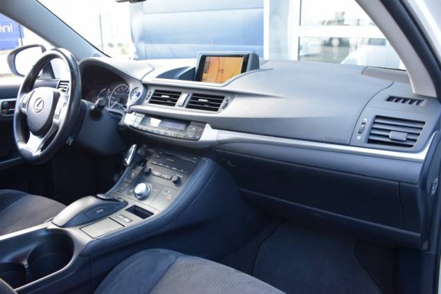 LEXUS CT 200 H SENSATION HYBRID 136 CV  26