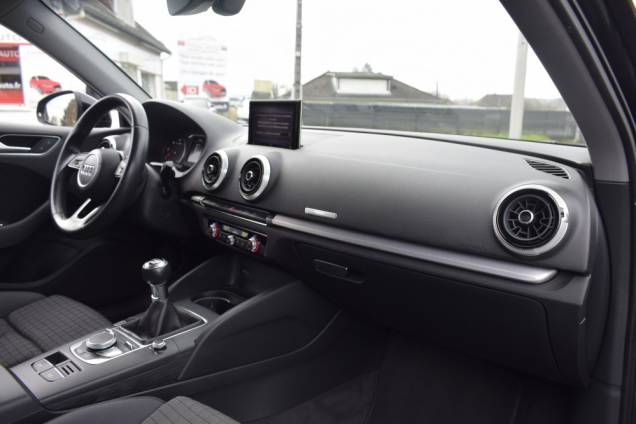 AUDI A3 SPORTBACK DESIGN TDI 116 CV BVM 17 AUDI A3 SPORTBACK DESIGN TDI 116 CV BVM 17
