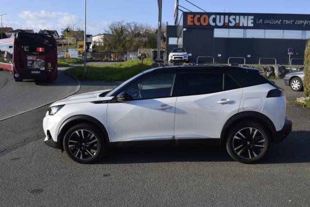 PEUGEOT 2008 GT 155 CV EAT8 7 PEUGEOT 2008 GT 155 CV EAT8 7