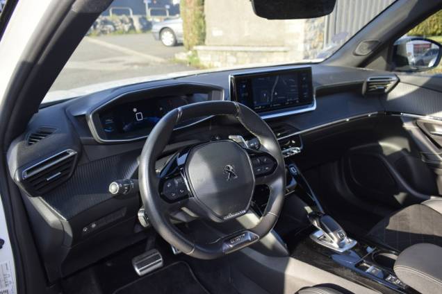 PEUGEOT 2008 GT 155 CV EAT8 12 PEUGEOT 2008 GT 155 CV EAT8 12