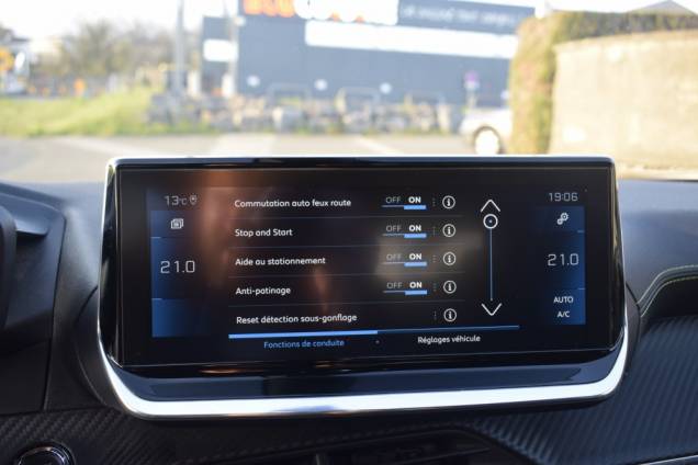 PEUGEOT 2008 GT 155 CV EAT8 25 PEUGEOT 2008 GT 155 CV EAT8 25