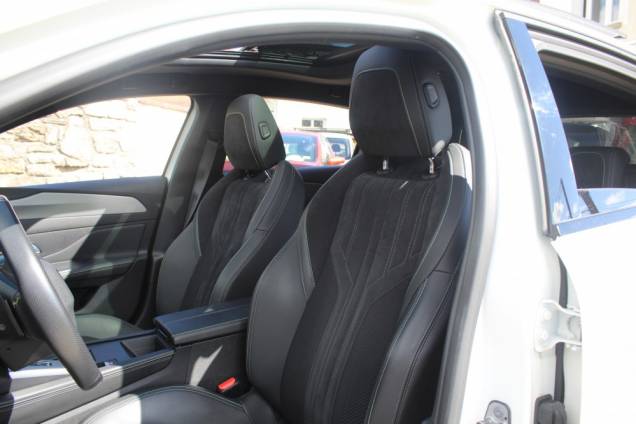 PEUGEOT 308 GT PACK 1.5 BLUEHDI 130 CV EAT8 / TOIT OUVRANT PANORAMIQUE / ORIGINE FRANCE / FOCAL 16