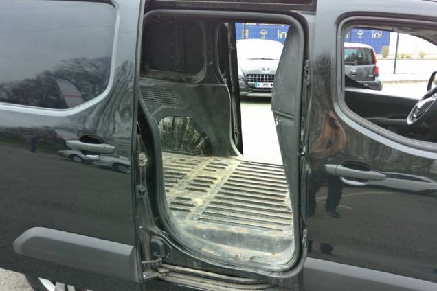 PEUGEOT PARTNER FOURGON PACK CONFORT HDI 130 CV EAT8 / 1ere MAIN / CAMERA DE RECUL 21 PEUGEOT PARTNER FOURGON PACK CONFORT HDI 130 CV EAT8 / 1ere MAIN / CAMERA DE RECUL 21