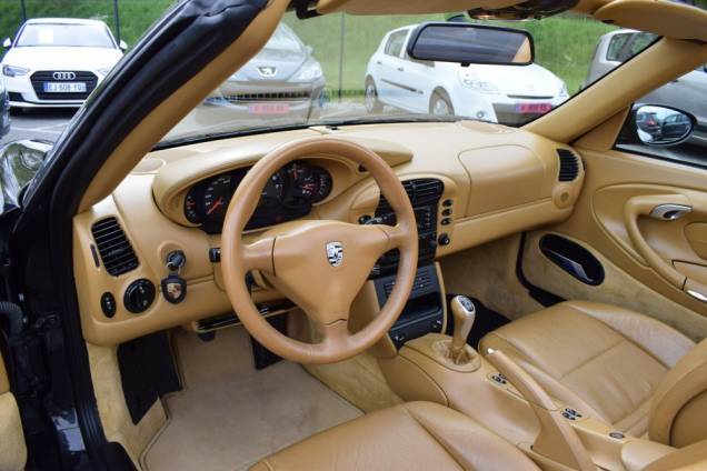 PORSCHE CARRERA 4 CABRIOLET 3.4 300 CV BVM6 / CARNET COMPLET PORSCHE 12 PORSCHE CARRERA 4 CABRIOLET 3.4 300 CV BVM6 / CARNET COMPLET PORSCHE 12