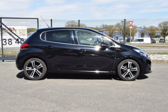 PEUGEOT 208 GT LINE 1.6 HDI 100 CV / 79800 KMS  7
