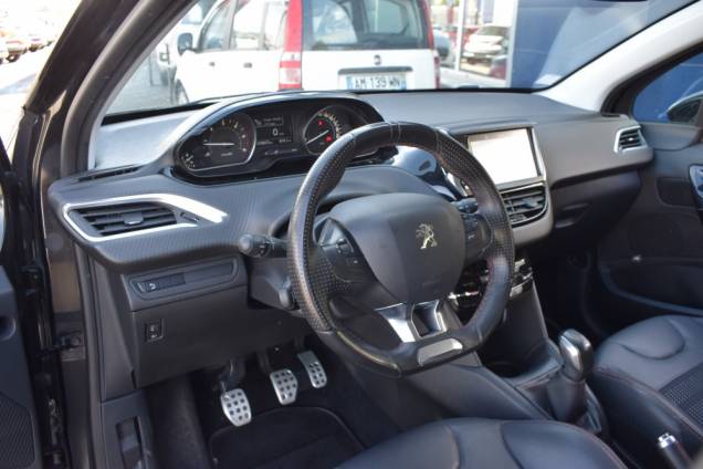 PEUGEOT 208 GT LINE 1.6 HDI 100 CV / 79800 KMS  9