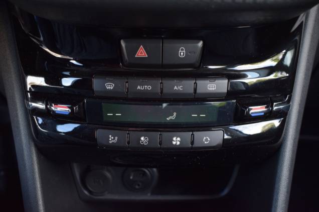 PEUGEOT 208 GT LINE 1.6 HDI 100 CV / 79800 KMS  17