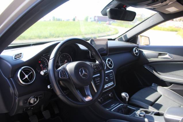 MERCEDES BENZ CLASSE A 180 INSPIRATION 109 CV BVM6 / ORIGINE FRANCE 9
