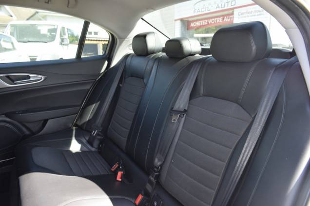 ALFA ROMEO GIULIA LUSSO 2.2 180 CV AT8 3