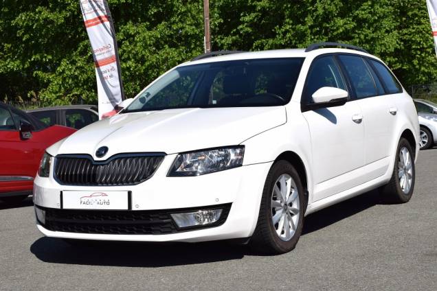 SKODA OCTAVIA COMBI BUSINESS 1.6 TDI 110 CV DSG7 / CROCHET D ATTELAGE 1