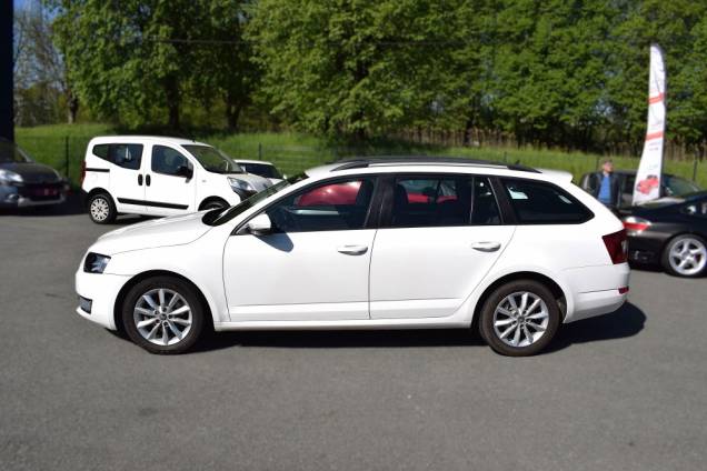 SKODA OCTAVIA COMBI BUSINESS 1.6 TDI 110 CV DSG7 / CROCHET D ATTELAGE 5