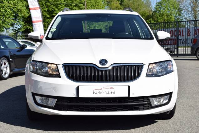 SKODA OCTAVIA COMBI BUSINESS 1.6 TDI 110 CV DSG7 / CROCHET D ATTELAGE 7