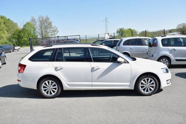 SKODA OCTAVIA COMBI BUSINESS 1.6 TDI 110 CV DSG7 / CROCHET D ATTELAGE 6