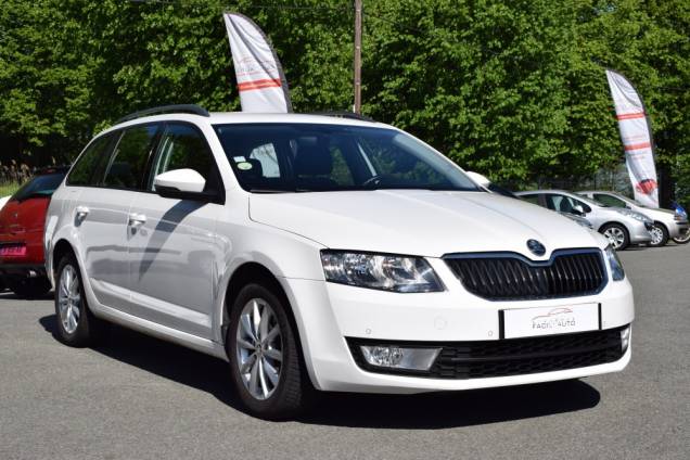 SKODA OCTAVIA COMBI BUSINESS 1.6 TDI 110 CV DSG7 / CROCHET D ATTELAGE 2