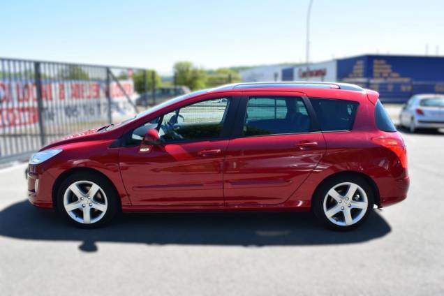 PEUGEOT 308 SW 2.0 HDI 136 CV BOITE AUTOMATIQUE / 1ère MAIN / 65900 KMS / TOIT PANORAMIQUE / CROCHET D ATTELAGE 7