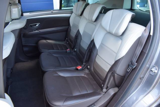 RENAULT ESPACE INITIALE PARIS 4 CONTROL 1.6 DCI 160 CV / 1ere MAIN / TOIT PANORAMIQUE / ATTELAGE 21