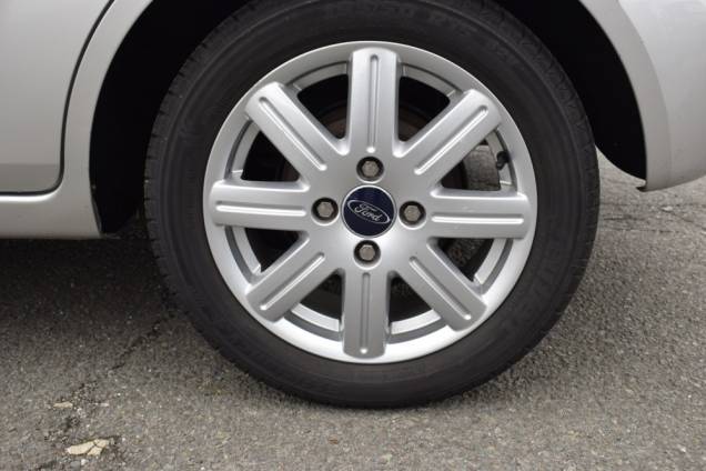 FORD FIESTA GHIA 1.4 I 80 CV BVM 9