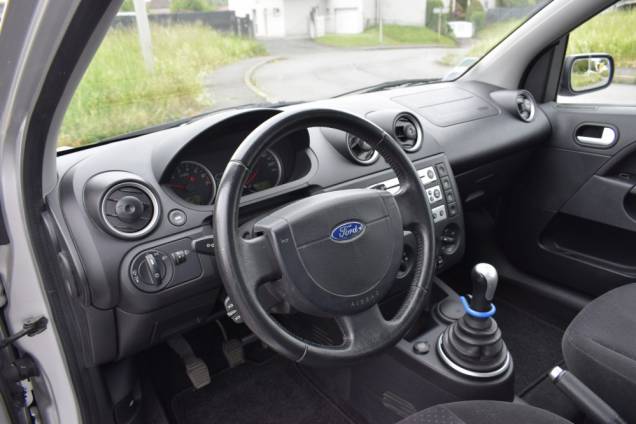 FORD FIESTA GHIA 1.4 I 80 CV BVM 11