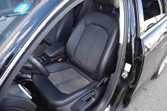 AUDI A3 AMBITION 1.6 TDI 110 CV / ORIGINE FRANCE 12