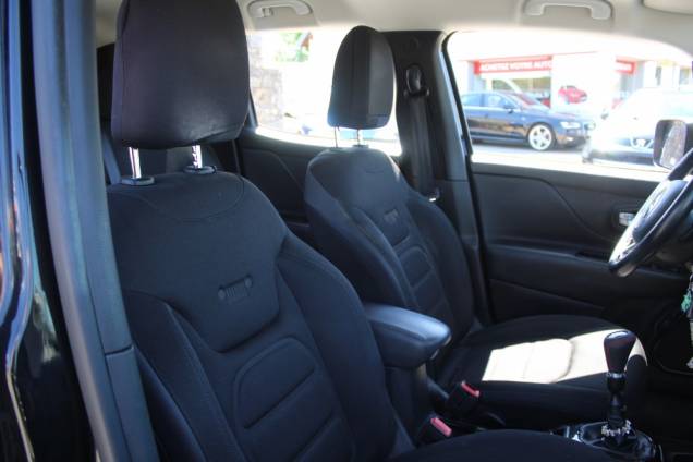 JEEP RENEGADE NIGHT EAGLE 1.6i 110 CV BVM / MOTEUR A CHAINE 9 JEEP RENEGADE NIGHT EAGLE 1.6i 110 CV BVM / MOTEUR A CHAINE 9