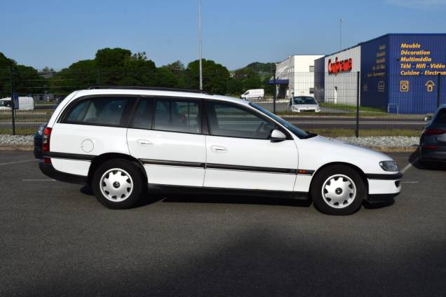 OPEL OMEGA BREAK ELEGANCE 2.5 V6 170 CV 7