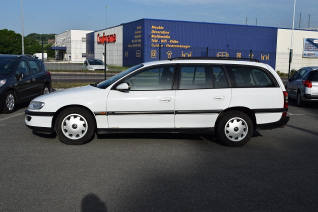 OPEL OMEGA BREAK ELEGANCE 2.5 V6 170 CV 8