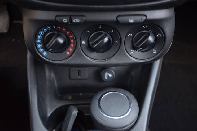 OPEL CORSA EDITION 1.4 90 CV / 1ere MAIN / 28980 KMS 17