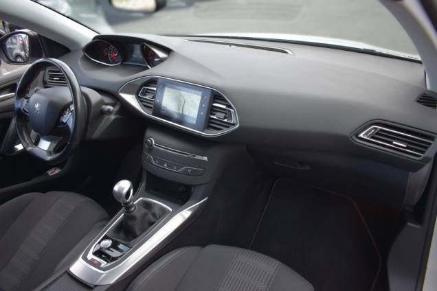 PEUGEOT 308 SW 2.0 HDI 150 CV ALLURE BUSINESS / 1ère MAIN / TOIT PANORAMIQUE/ CROCHET D'ATTELAGE 17