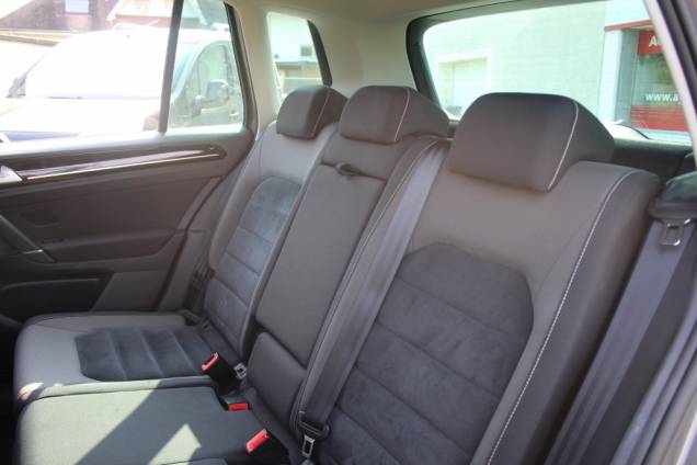 VOLKSWAGEN GOLF SPORTSVAN 1.6 TDI 110 CV BVM5  / KIT DE DISTRIBUTION FAIT 11
