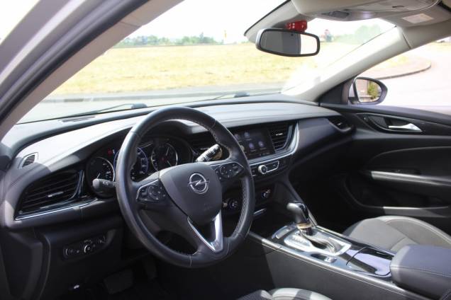 OPEL INSIGNIA SPORTS TOURER INNOVATION 1.6 CTDI 136 CV BVA / TOIT OUVRANT PANORAMIQUE 9