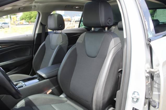 OPEL INSIGNIA SPORTS TOURER INNOVATION 1.6 CTDI 136 CV BVA / TOIT OUVRANT PANORAMIQUE 13