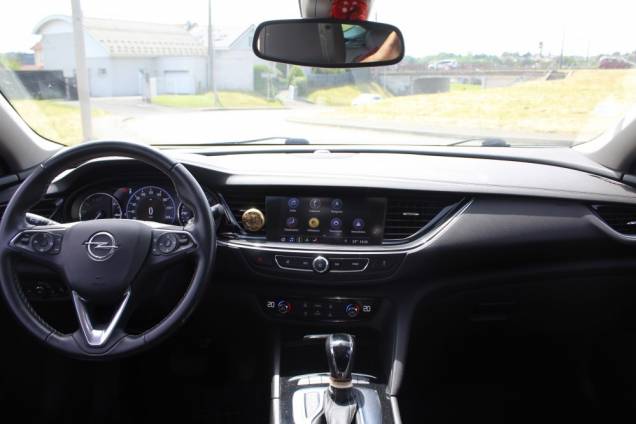 OPEL INSIGNIA SPORTS TOURER INNOVATION 1.6 CTDI 136 CV BVA / TOIT OUVRANT PANORAMIQUE 11
