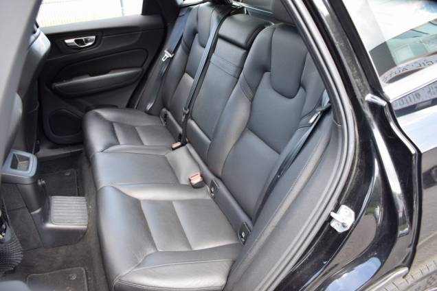 VOLVO XC 60 T8 BUSINESS EXECUTIVE 4X4 TWIN ENGINE HYBRID 2.0  390 CV / GEARTRONIC 8 / 1ere MAIN / ATTELAGE 16